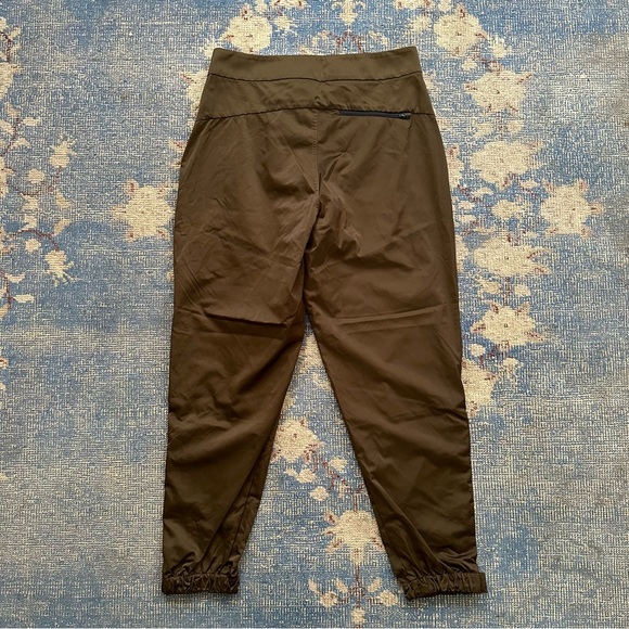 Athleta Radiant Jogger in Green 6 - Picture 4 of 5